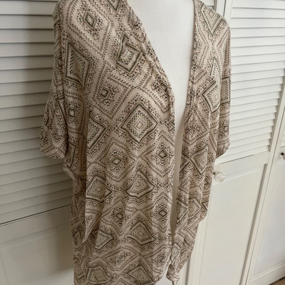 Painted threads geometric patterned wrap - Picture 2 of 6